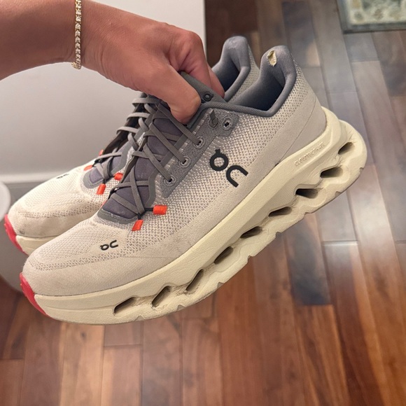 On Running Cloudtilt size 8 - Picture 5 of 7